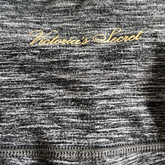 VICTORIA’s SECREt HEATHER GREY CAPRIS LEGGINGS - Picture 4 of 6